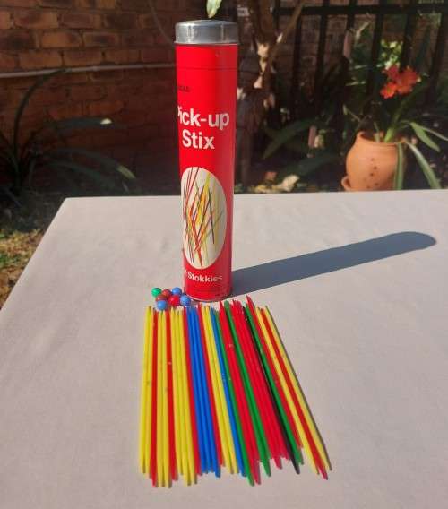 PICK-UP STIX VINTAGE 1960S STRATEGY GAME
