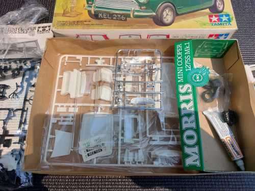 VINTAGE 1984 TAMIYA JAPAN 1:24 MORRIS MINI COOPER 1275S Mk1 PLASTIC MODEL KIT