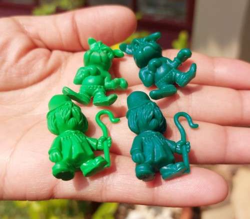 LARGE GROUP OF ASSORTED 1960S R&L KELLOGS CEREAL PLASTIC TOYS  INCLUDES 13 RARE CRATER CRITTERS