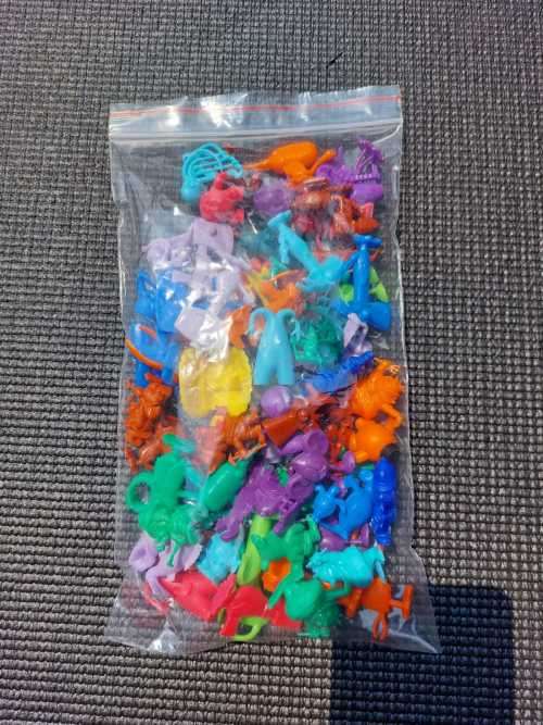 LARGE GROUP OF ASSORTED 1960S R&L KELLOGS CEREAL PLASTIC TOYS  INCLUDES 13 RARE CRATER CRITTERS