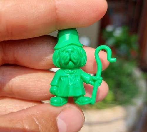 LARGE GROUP OF ASSORTED 1960S R&L KELLOGS CEREAL PLASTIC TOYS  INCLUDES 13 RARE CRATER CRITTERS