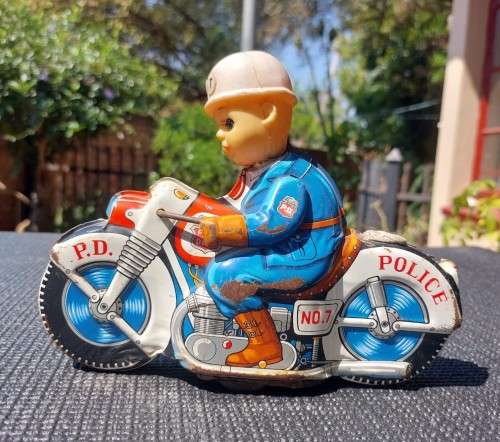 RARE VINTAGE 1950S HAJI JAPANESE MANUFACTURED TIN POLICEMAN NO 7 MOTORCYCLE