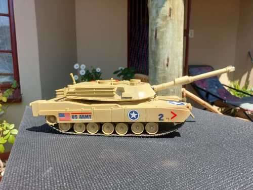 AWESOME 50CM LONG 1993 TOY STATE INDUSTRIAL US ARMY TANK LIGHTS SOUND MOVES SHAKES