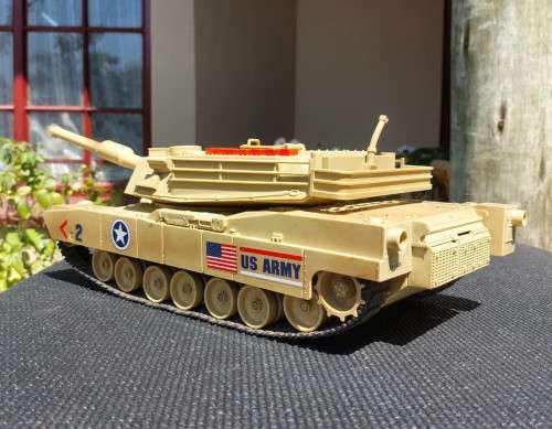 AWESOME 50CM LONG 1993 TOY STATE INDUSTRIAL US ARMY TANK LIGHTS SOUND MOVES SHAKES