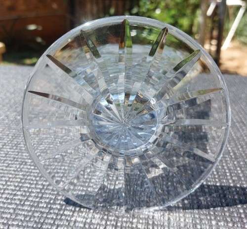 EXQUISITE VINTAGE FAN SHAPED CUT CHRYSTAL VASE WITH FLORAL DESIGN