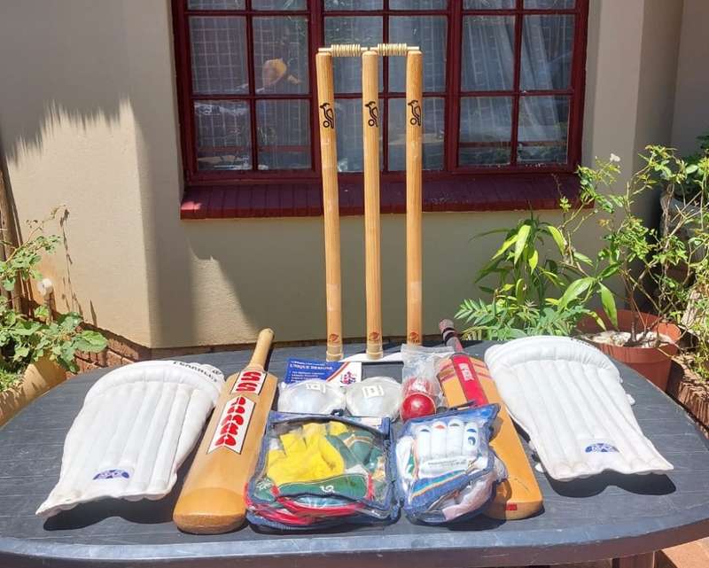 VINTAGE 1980S CRICKET SET WITH 2 FAMOUS CRICKET BATS: AN STUART SURRIDGE SS JUMBO AND A GRAY NICHOLS