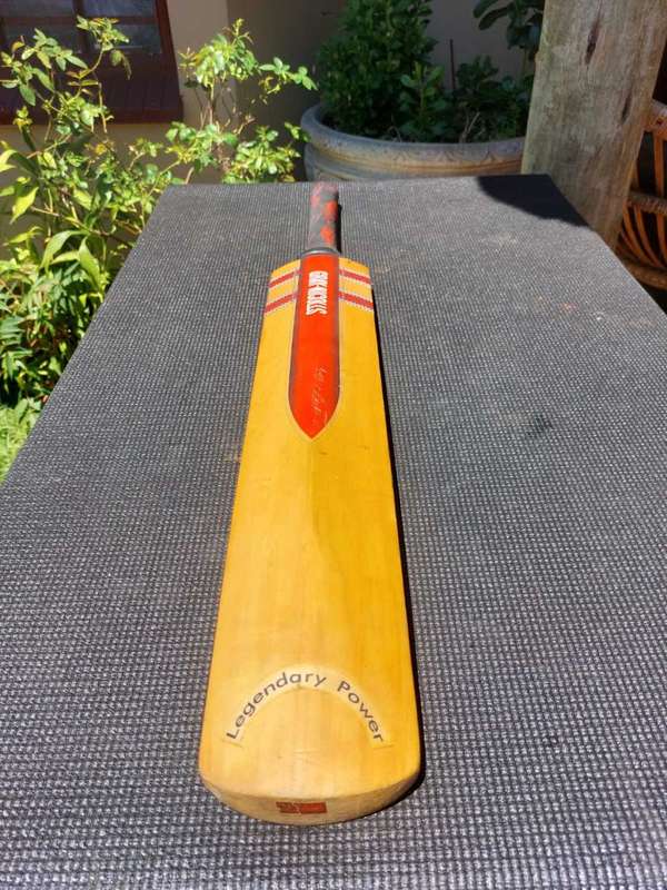 VINTAGE 1980S CRICKET SET WITH 2 FAMOUS CRICKET BATS: AN STUART SURRIDGE SS JUMBO AND A GRAY NICHOLS