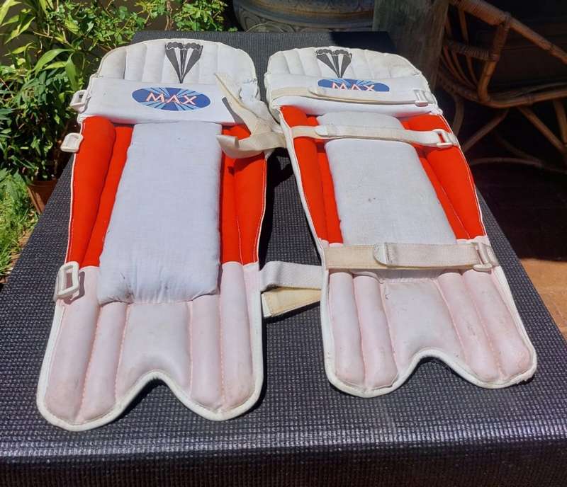 VINTAGE 1980S CRICKET SET WITH 2 FAMOUS CRICKET BATS: AN STUART SURRIDGE SS JUMBO AND A GRAY NICHOLS