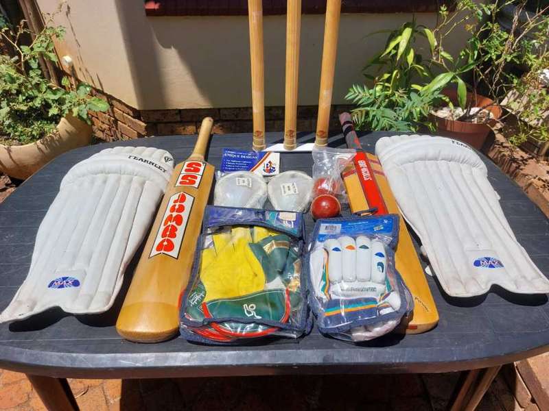 VINTAGE 1980S CRICKET SET WITH 2 FAMOUS CRICKET BATS: AN STUART SURRIDGE SS JUMBO AND A GRAY NICHOLS