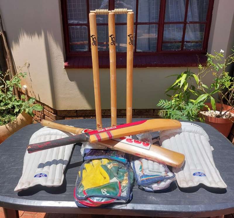 VINTAGE 1980S CRICKET SET WITH 2 FAMOUS CRICKET BATS: AN STUART SURRIDGE SS JUMBO AND A GRAY NICHOLS