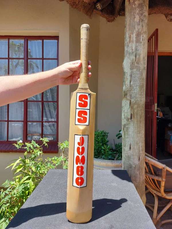 VINTAGE 1980S CRICKET SET WITH 2 FAMOUS CRICKET BATS: AN STUART SURRIDGE SS JUMBO AND A GRAY NICHOLS