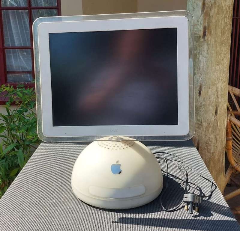 ICONIC APPLE G4 BALL IMAC FROM 2003 IN GOOD WORKING CONDITION