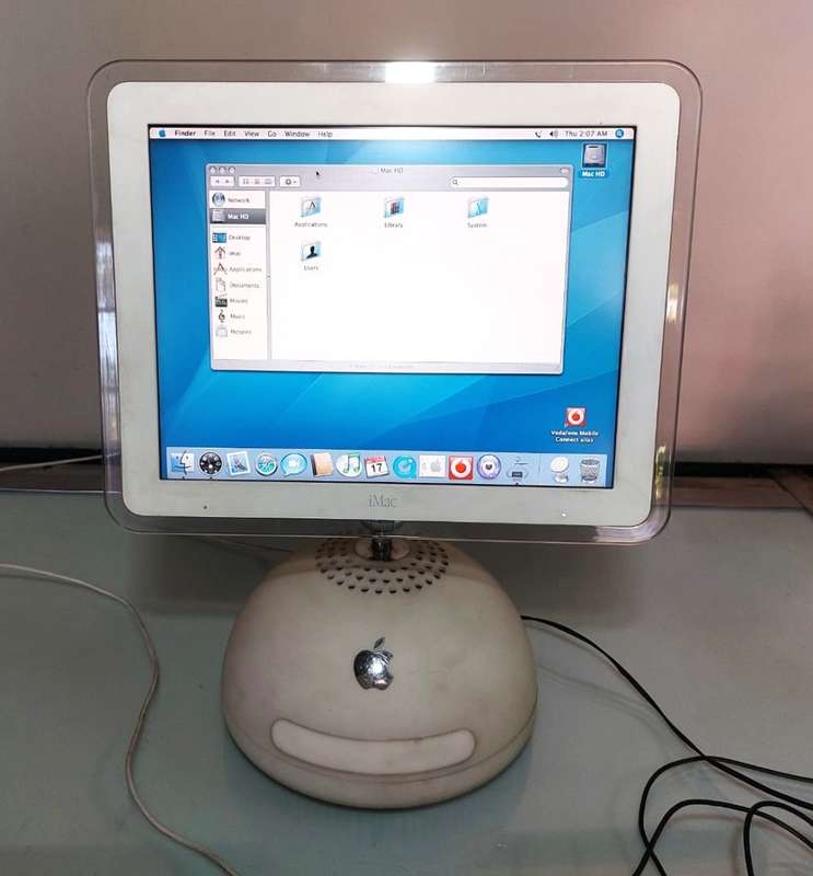 ICONIC APPLE G4 BALL IMAC FROM 2003 IN GOOD WORKING CONDITION