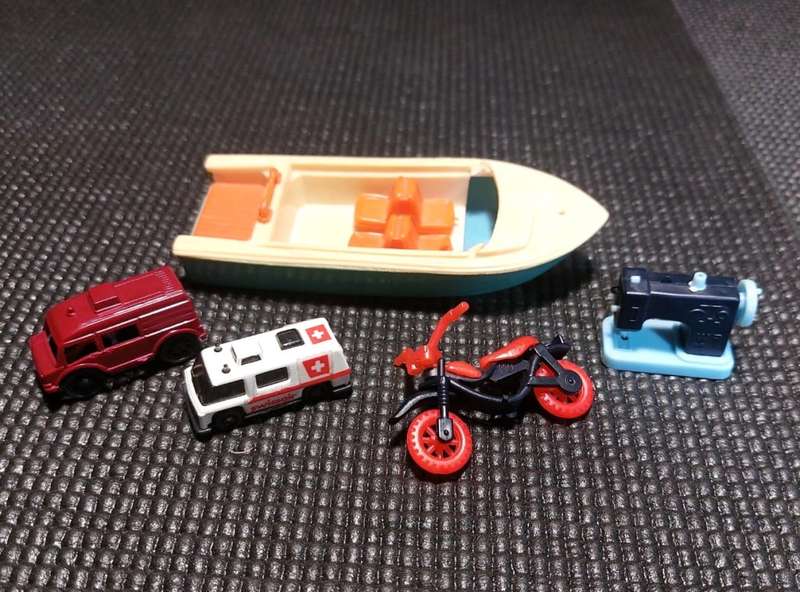 RARE KINDER SURPRISE EGG TOYS FROM THE 1980S