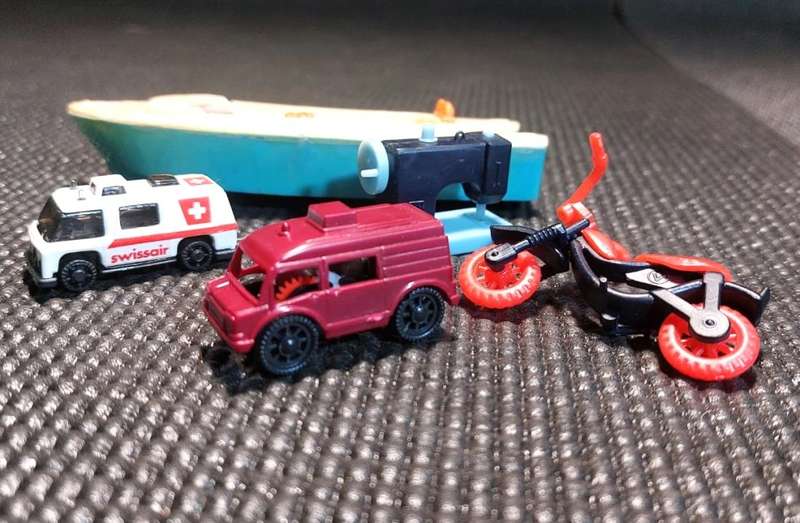RARE KINDER SURPRISE EGG TOYS FROM THE 1980S