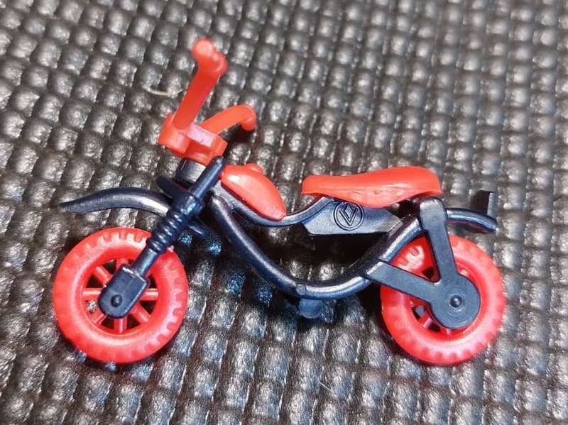 RARE KINDER SURPRISE EGG TOYS FROM THE 1980S
