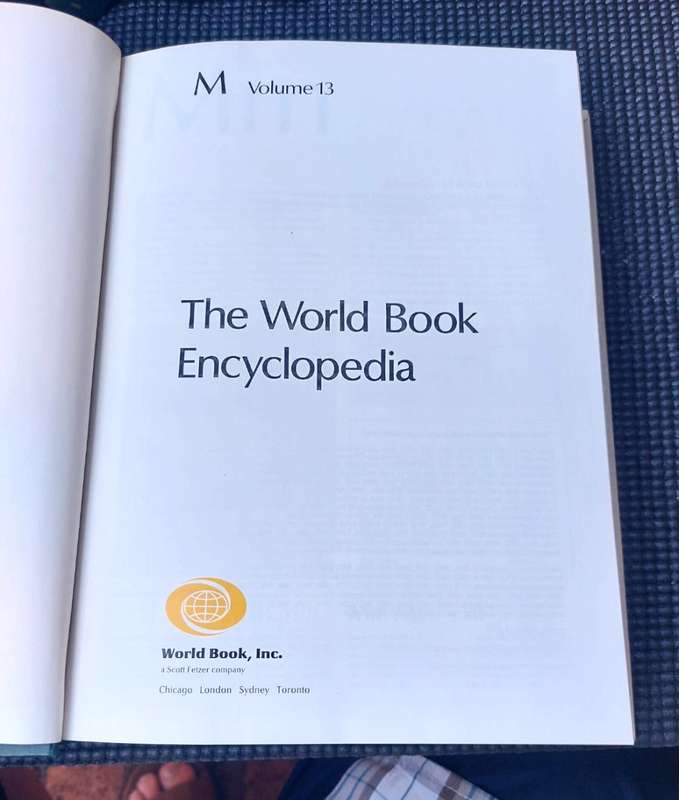 COMPLETE SET OF 22 BOOKS 1991 WORLD BOOK ENCYCLOPEDIA PLUS DICTIONARY, SCIENCE YEAR AND YEAR BOOKS