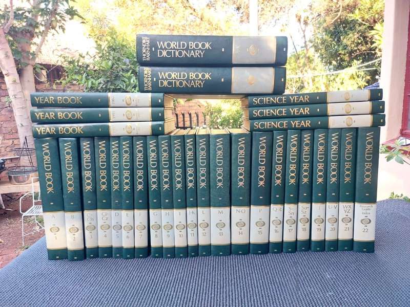 COMPLETE SET OF 22 BOOKS 1991 WORLD BOOK ENCYCLOPEDIA PLUS DICTIONARY, SCIENCE YEAR AND YEAR BOOKS