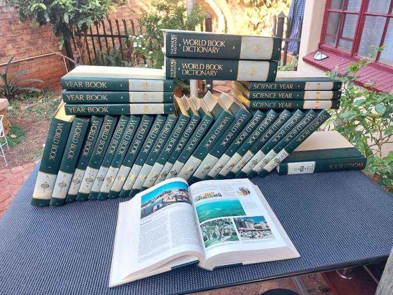 COMPLETE SET OF 22 BOOKS 1991 WORLD BOOK ENCYCLOPEDIA PLUS DICTIONARY, SCIENCE YEAR AND YEAR BOOKS