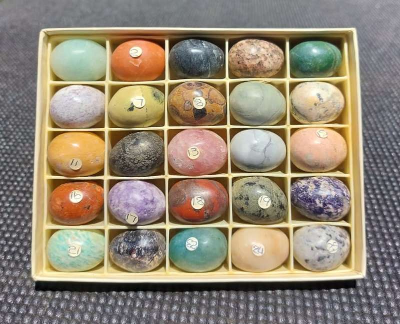 AWESOME MINI ROCK EGG COLLECTION COOL VINTAGE 1980S SOUTHERN AFRICAN 25x17MM OVAL EGGS