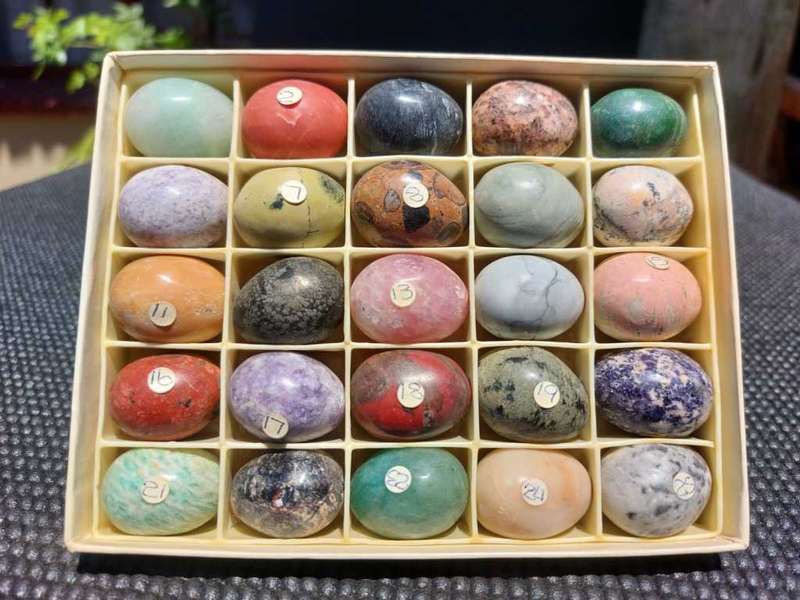 AWESOME MINI ROCK EGG COLLECTION COOL VINTAGE 1980S SOUTHERN AFRICAN 25x17MM OVAL EGGS