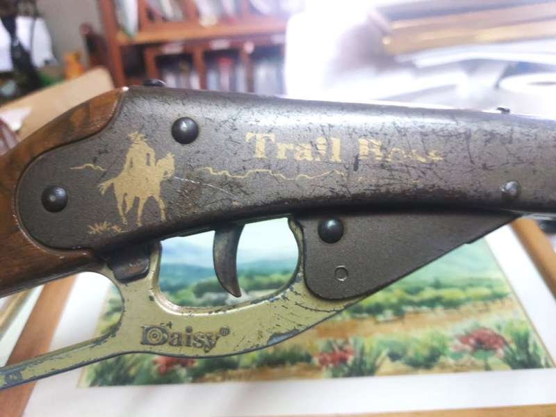AWESOME DAISY TRAIL BOSS 1970S MODEL 960 NOISEMAKER COWBOY LEVER ACTION POP TOY GUN