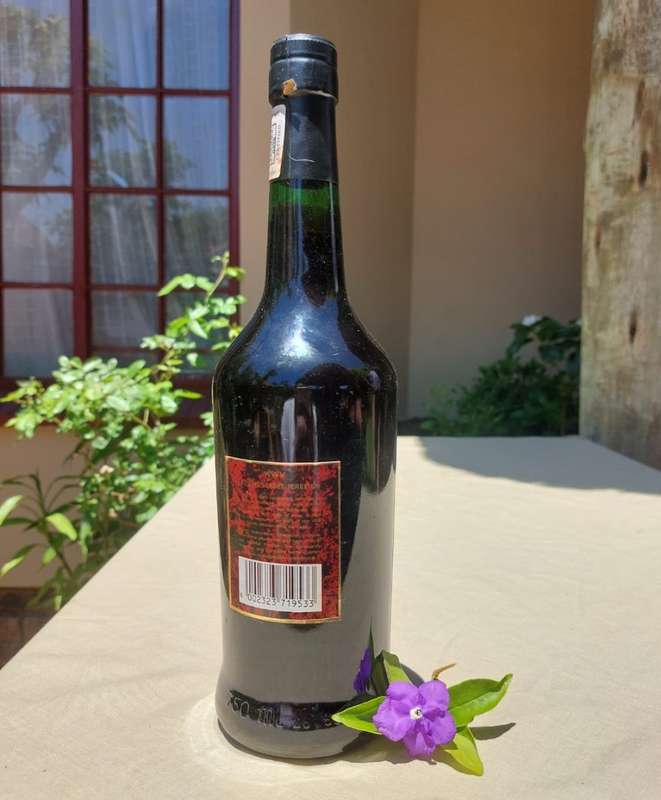 KWV 1975 ROBERTSON SUPERIOR MUSCADEL LIQUEUR WINE ALMOST IMPOSSIBLE TO GET!