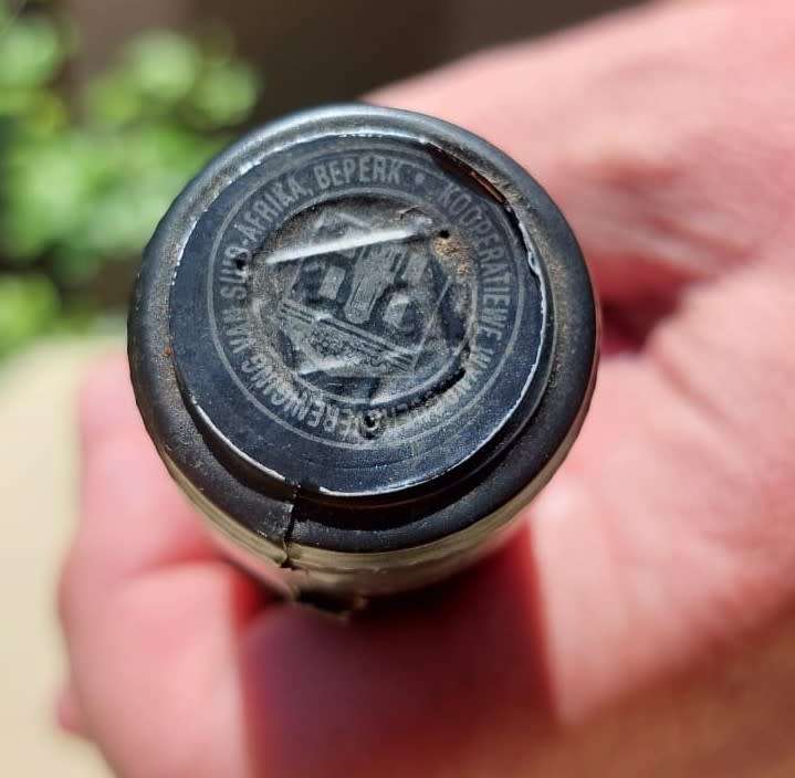 KWV 1975 ROBERTSON SUPERIOR MUSCADEL LIQUEUR WINE ALMOST IMPOSSIBLE TO GET!