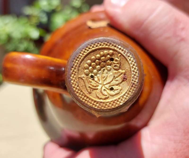 SEDWICKS 1960S THE ORIGINAL OLD BROWN SHERRY 750ML ENAMELLED CERAMIC DECANTER SEALED! AND FULL!