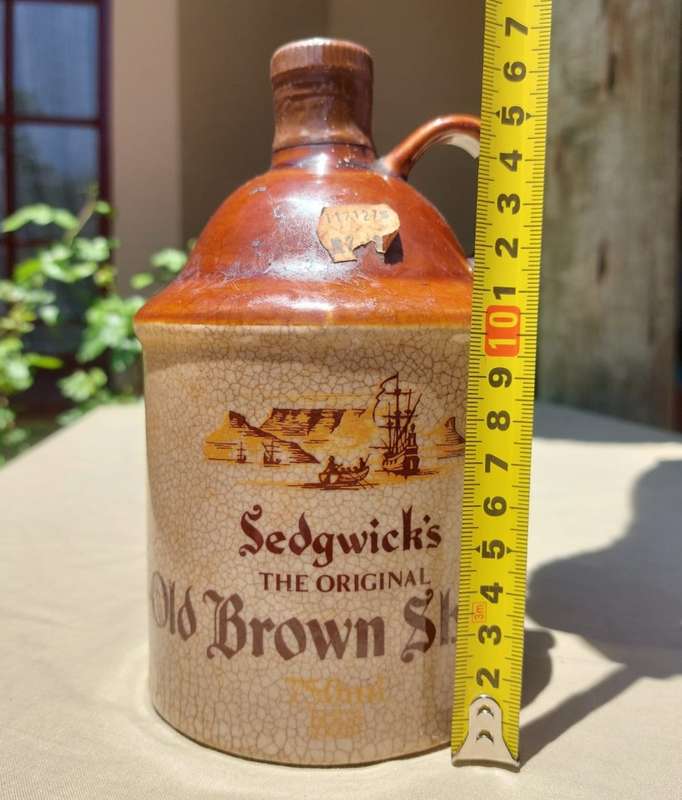 SEDWICKS 1960S THE ORIGINAL OLD BROWN SHERRY 750ML ENAMELLED CERAMIC DECANTER SEALED! AND FULL!
