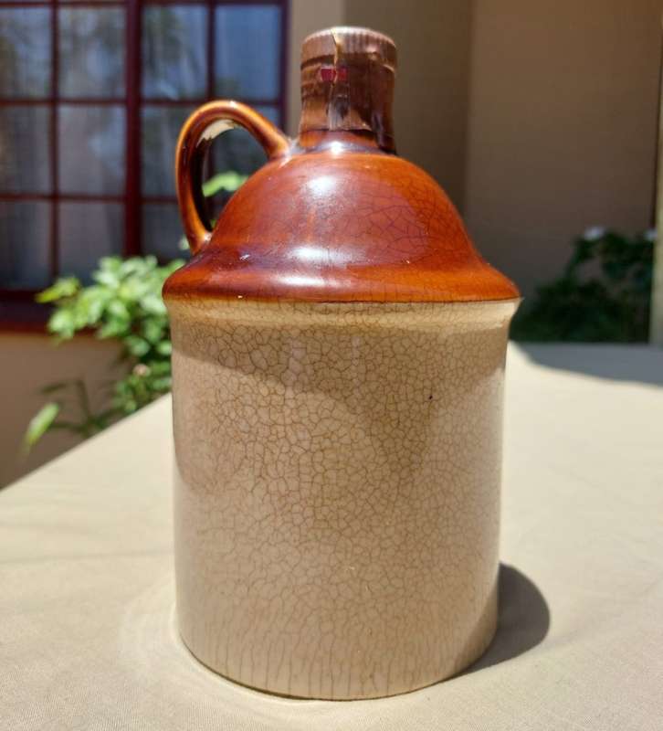 SEDWICKS 1960S THE ORIGINAL OLD BROWN SHERRY 750ML ENAMELLED CERAMIC DECANTER SEALED! AND FULL!