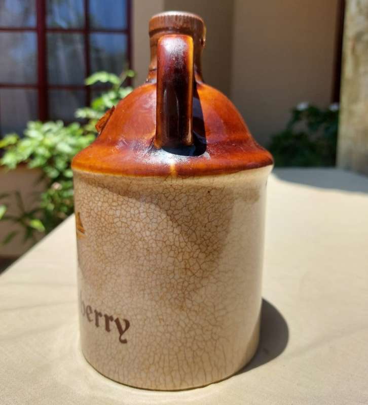SEDWICKS 1960S THE ORIGINAL OLD BROWN SHERRY 750ML ENAMELLED CERAMIC DECANTER SEALED! AND FULL!