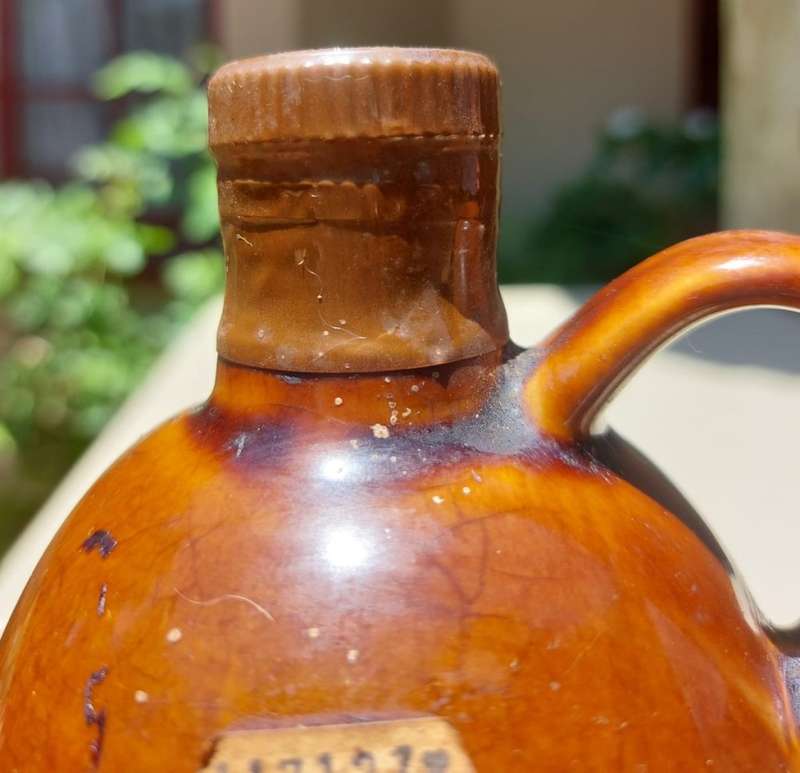 SEDWICKS 1960S THE ORIGINAL OLD BROWN SHERRY 750ML ENAMELLED CERAMIC DECANTER SEALED! AND FULL!