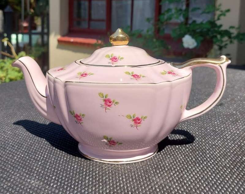 RARE 1930S SADLER ENGLAND DAINTY ROSES PINK TEAPOT