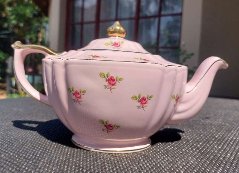RARE 1930S SADLER ENGLAND DAINTY ROSES PINK TEAPOT