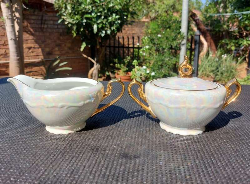 RARE 1950S GEBRUDER BENEDICT (GB) CZECH BOHEMIA IRRIDESCENT PEARL LUSTERWARE TEAPOT SUGAR MILK