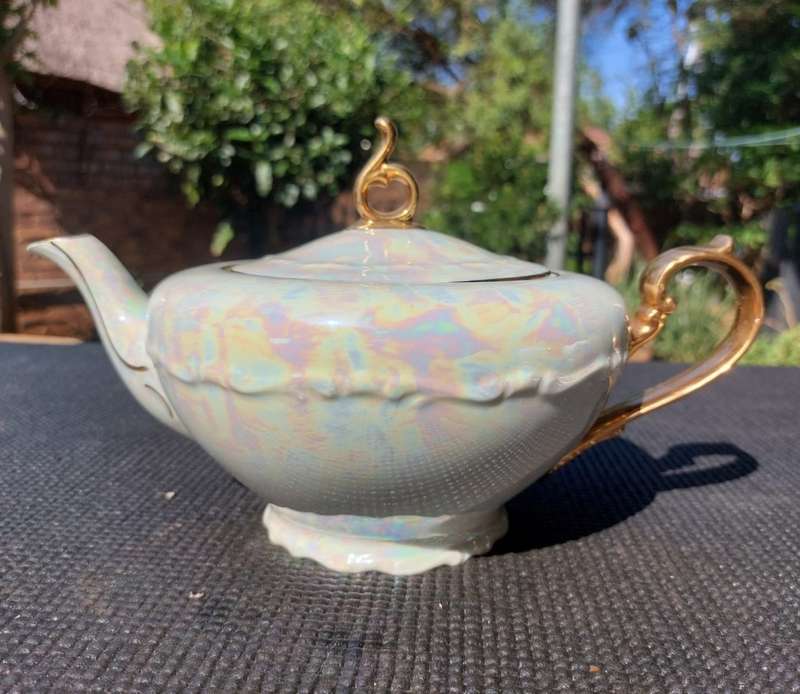 RARE 1950S GEBRUDER BENEDICT (GB) CZECH BOHEMIA IRRIDESCENT PEARL LUSTERWARE TEAPOT SUGAR MILK