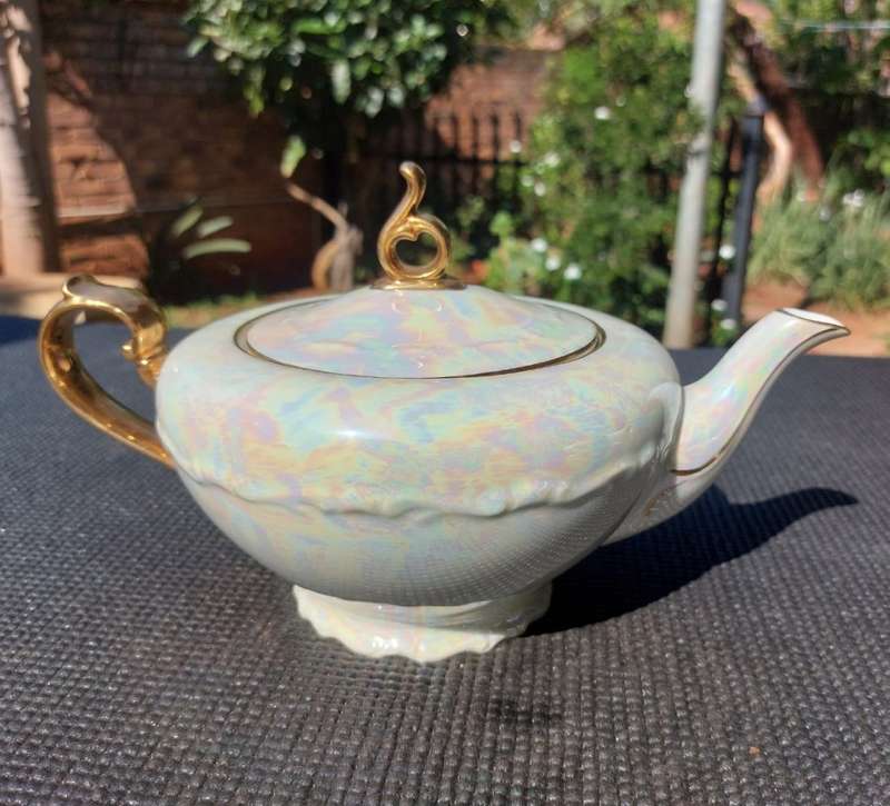 RARE 1950S GEBRUDER BENEDICT (GB) CZECH BOHEMIA IRRIDESCENT PEARL LUSTERWARE TEAPOT SUGAR MILK