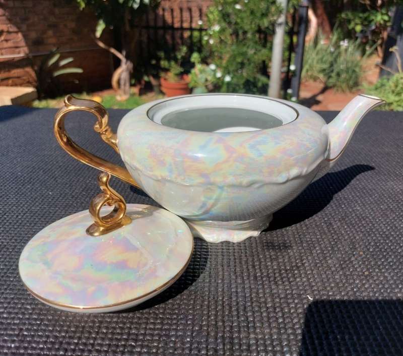 RARE 1950S GEBRUDER BENEDICT (GB) CZECH BOHEMIA IRRIDESCENT PEARL LUSTERWARE TEAPOT SUGAR MILK