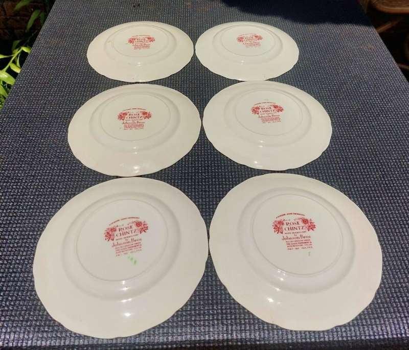 ROSE CHINTZ HAND PAINTED 1950S JOHNSON BROTHERS ENGLAND SET OF RIMMED FRUIT BOWLS AND DESERT PLATES