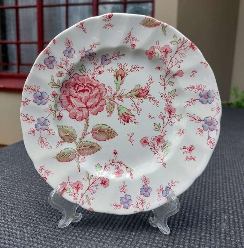 ROSE CHINTZ HAND PAINTED 1950S JOHNSON BROTHERS ENGLAND SET OF RIMMED FRUIT BOWLS AND DESERT PLATES