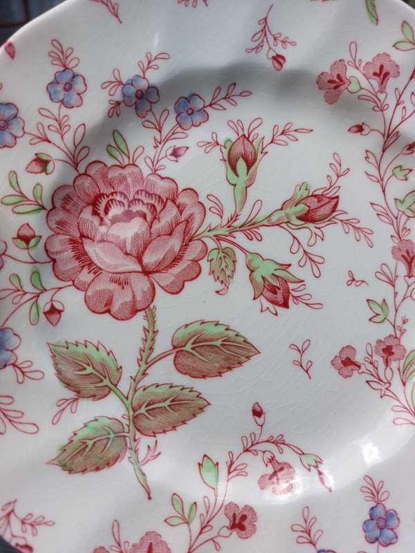 ROSE CHINTZ HAND PAINTED 1950S JOHNSON BROTHERS ENGLAND SET OF RIMMED FRUIT BOWLS AND DESERT PLATES