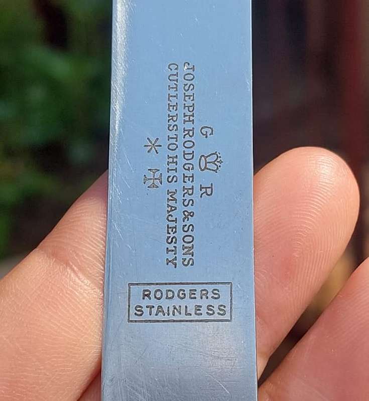 JOSEPH ROGERS & SONS CUTLERY TO HIS MAJESTY AMONGST A SET OF 5 ENGLISH FAUX BONE HANDLE KNIVES