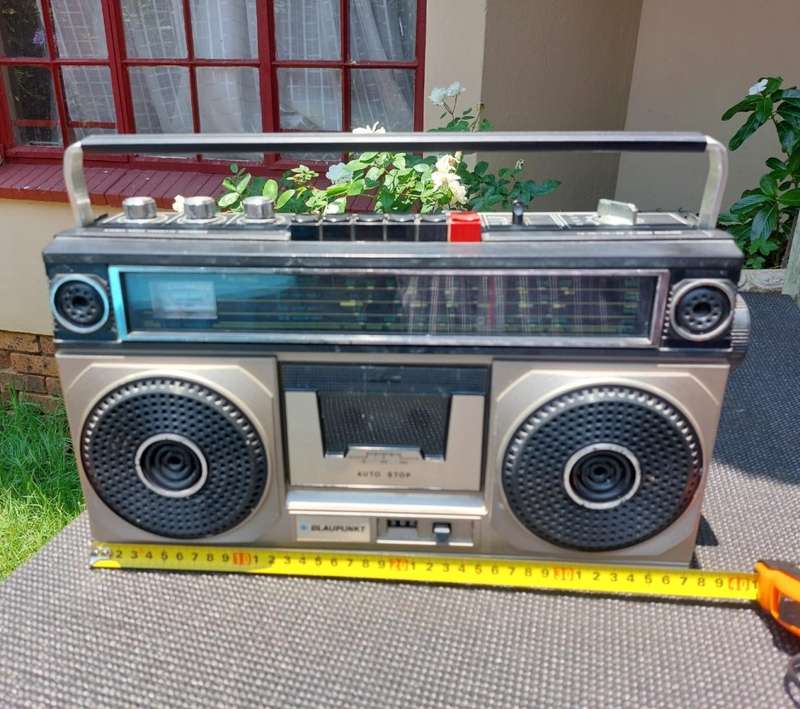 VINTAGE 1980S BLAUPUNKT (CROWN) CSC 830-F BOOMBOX GHETTOBLASTER IN GOOD WORKING CONDITION