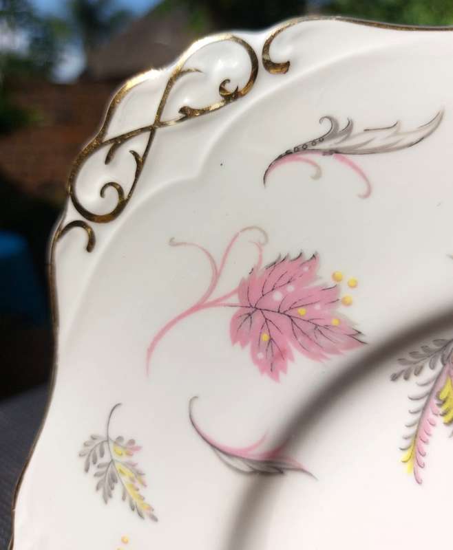 VINTAGE 1950S TUSCAN FINE ENGLISH BONE CHINA WINDSWEPT PATERN CAKE PLATE