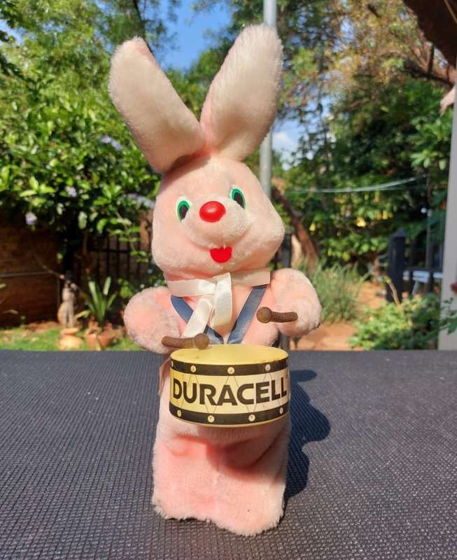 VINTAGE 1980S DURACELL DRUMMING BUNNY  MOTOR RUNNING BUT STOPPED PLAYING