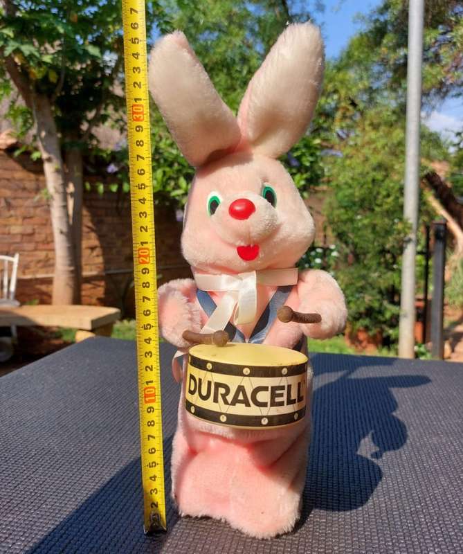 VINTAGE 1980S DURACELL DRUMMING BUNNY  MOTOR RUNNING BUT STOPPED PLAYING
