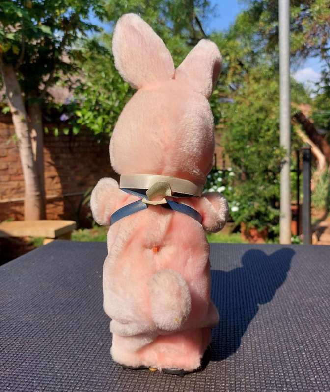 VINTAGE 1980S DURACELL DRUMMING BUNNY  MOTOR RUNNING BUT STOPPED PLAYING