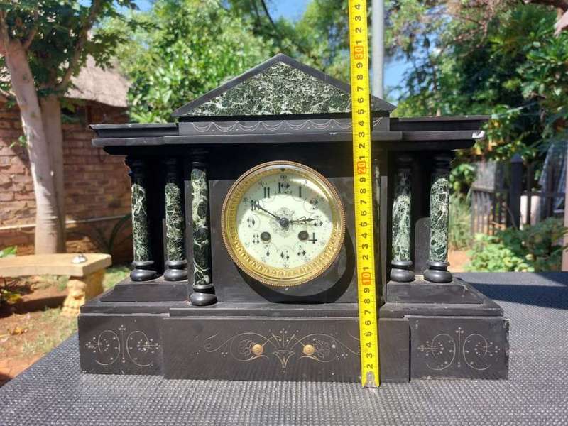 FRENCH SLATE-CASED HEAVY 14KG BLACK MARBLE SIX PILLAR ANTIQUE MANTLE CLOCK KEEPS TIME BUT NOT STRIKE
