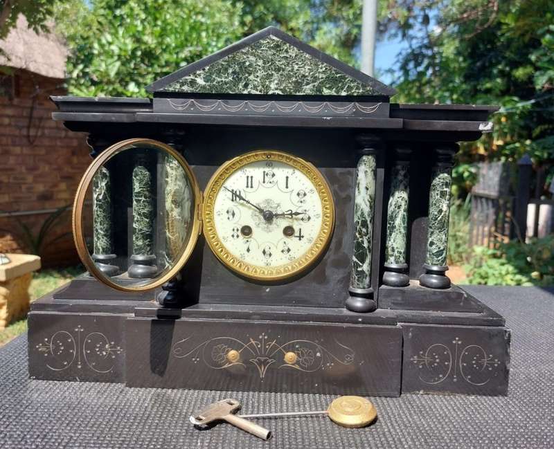 FRENCH SLATE-CASED HEAVY 14KG BLACK MARBLE SIX PILLAR ANTIQUE MANTLE CLOCK KEEPS TIME BUT NOT STRIKE